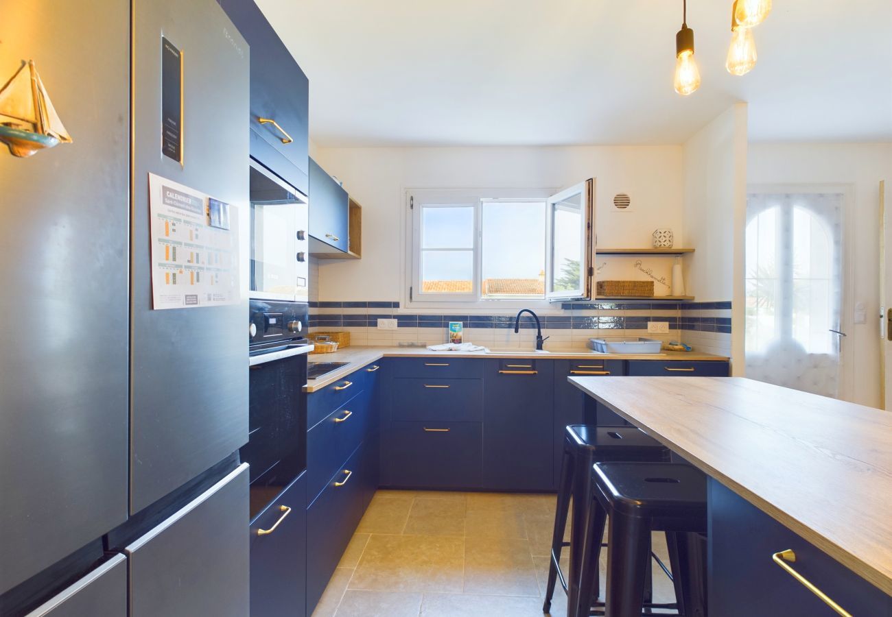 House in Saint-Clément-des-Baleines - 180m from the seaside, house for 11