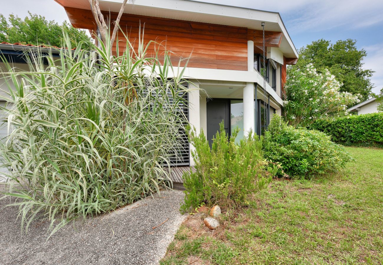 House in Andernos-les-Bains - 950m to beach – architect house 4 adults – 2 kids