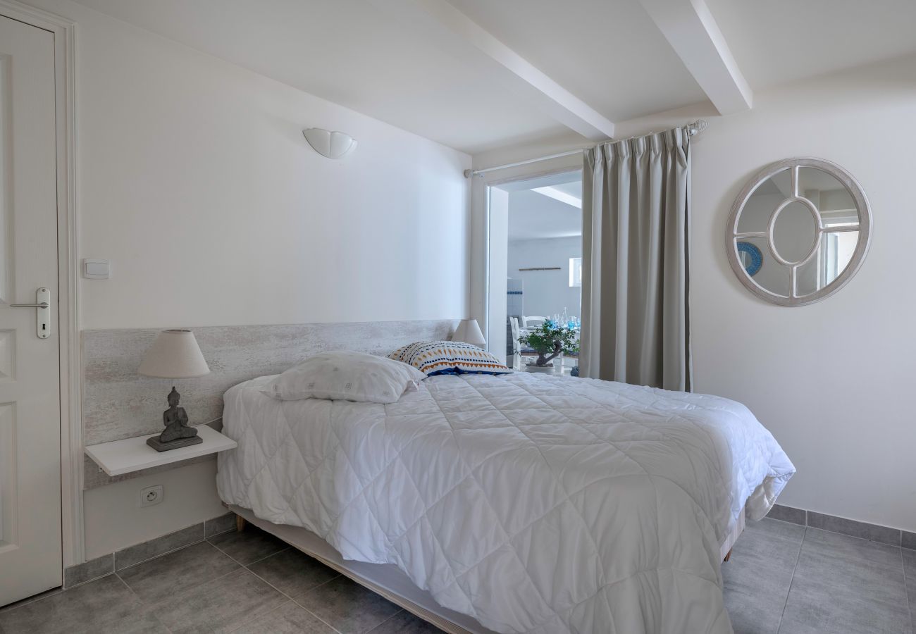 Apartment in Saint-Michel-Chef-Chef - 280m from the beach, flat for 4