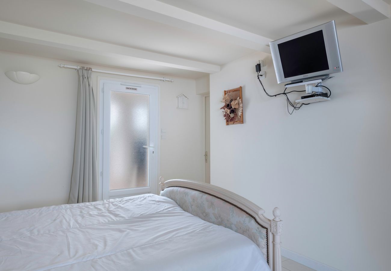 Apartment in Saint-Michel-Chef-Chef - 280m from the beach, flat for 4