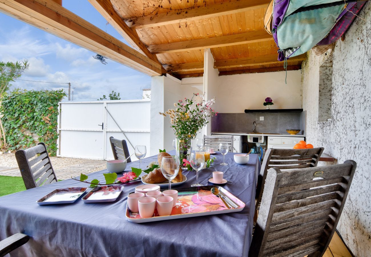 House in Barbâtre - 500m from the beach - House 6 adults & 1 child
