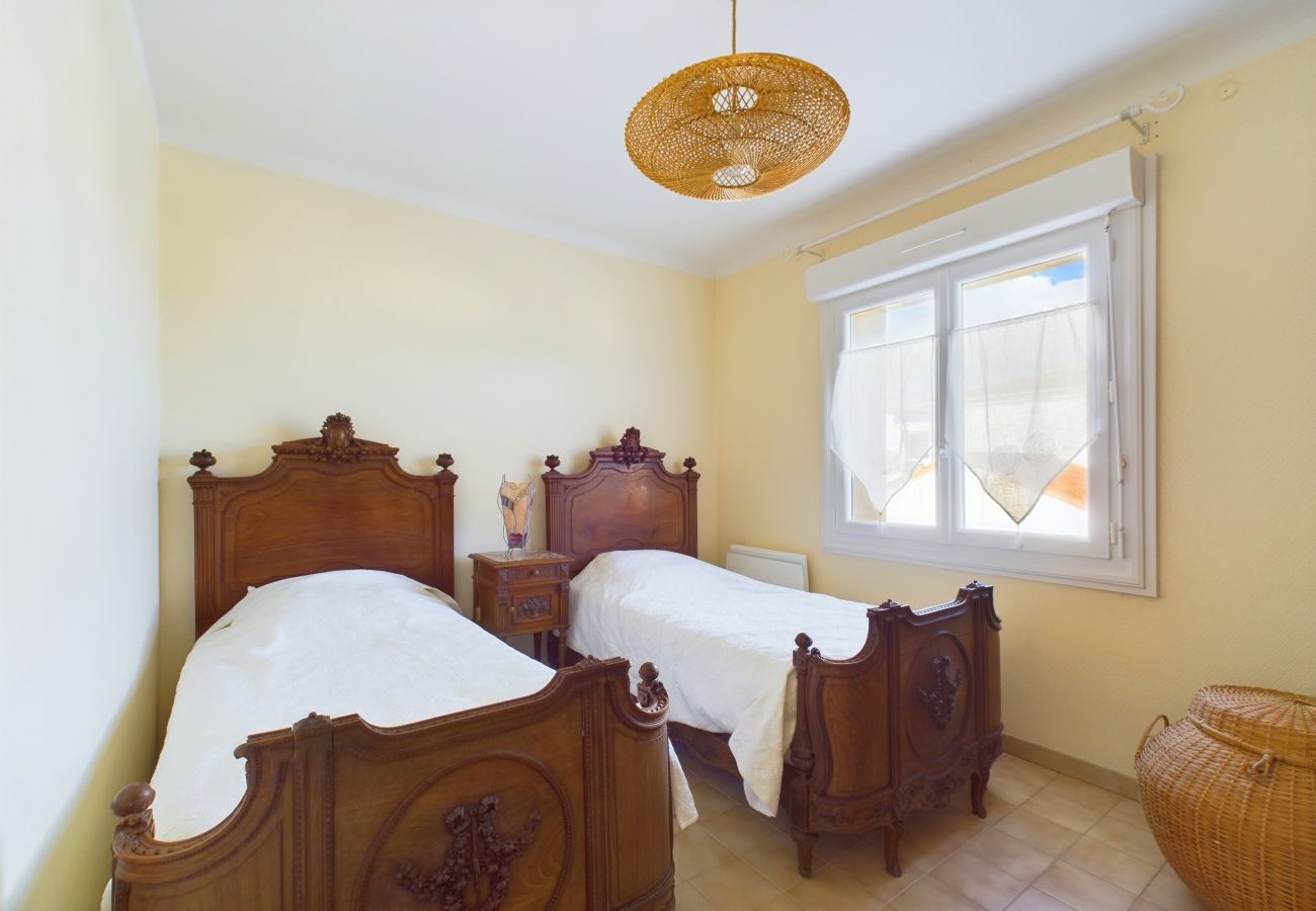 House in Brem-sur-Mer - House for 12 - 5min from Dunes beach