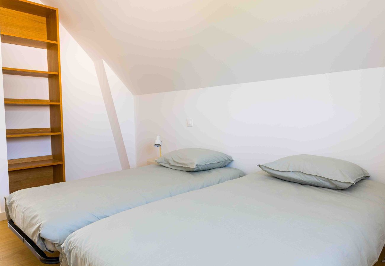 House in Trégunc - 490m from the beach, new house for 8