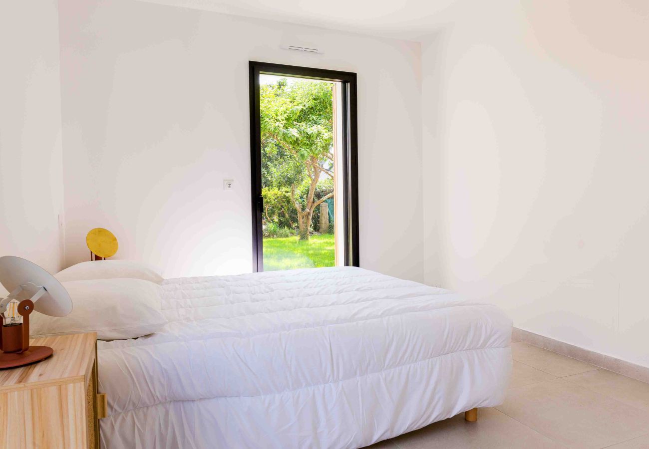 House in Trégunc - 490m from the beach, new house for 8