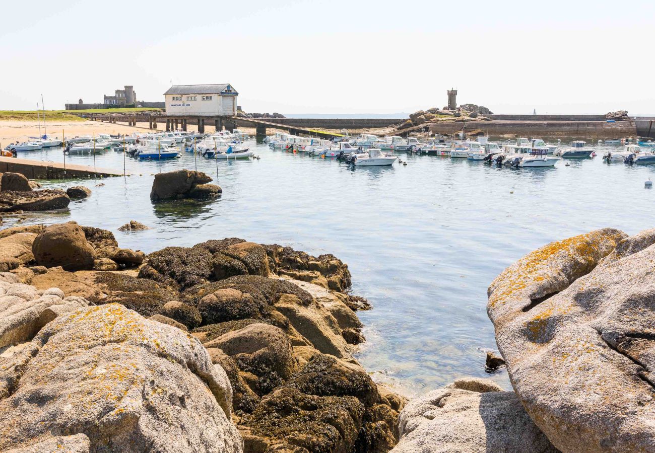 House in Trégunc - 490m from the beach, new house for 8