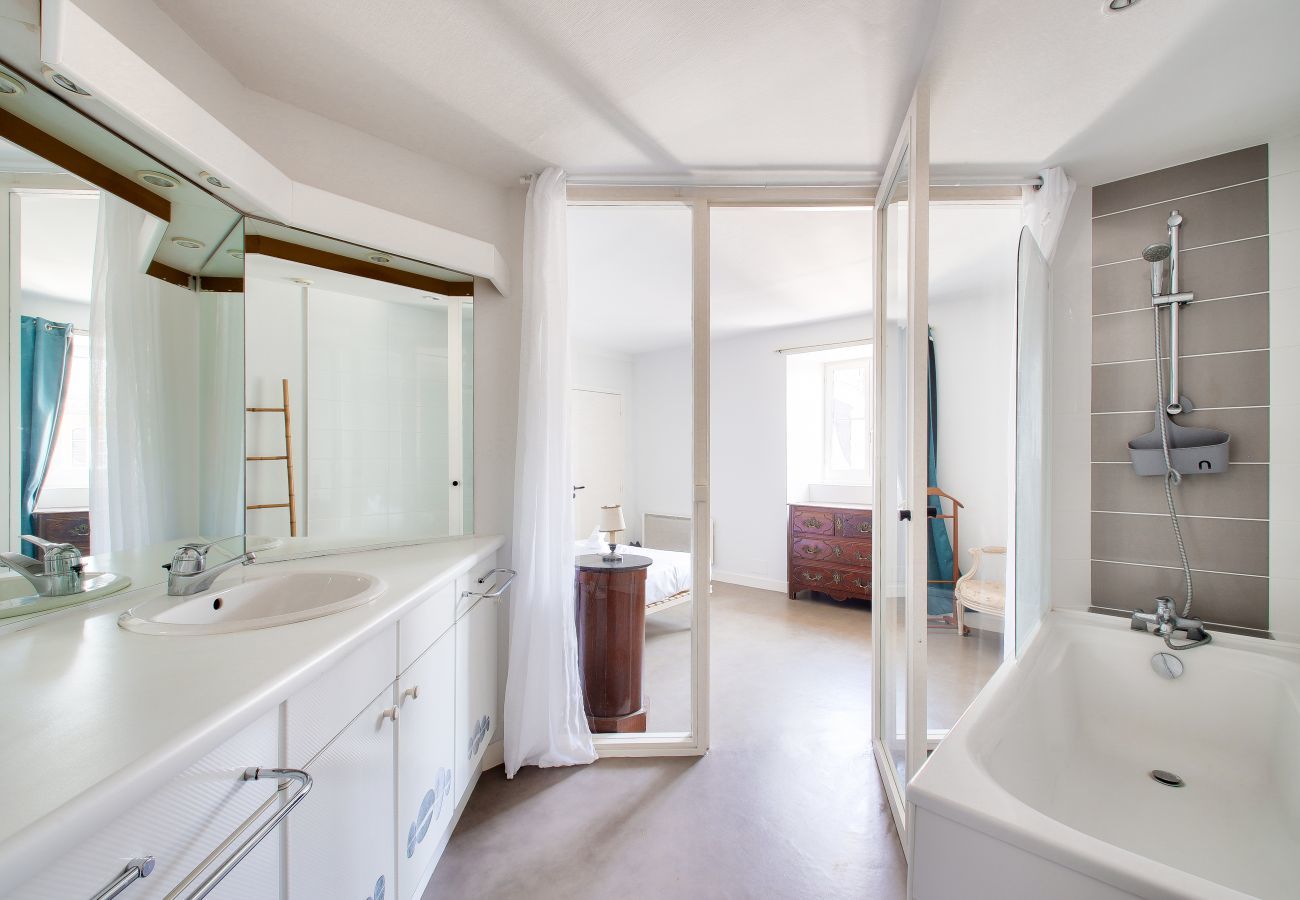 Apartment in Nantes - Nantes Downtown, Big flat for 2 under the roof