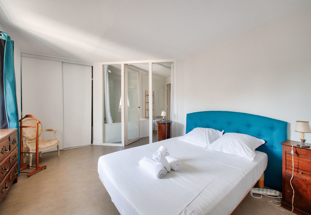 Apartment in Nantes - Nantes Downtown, Big flat for 2 under the roof