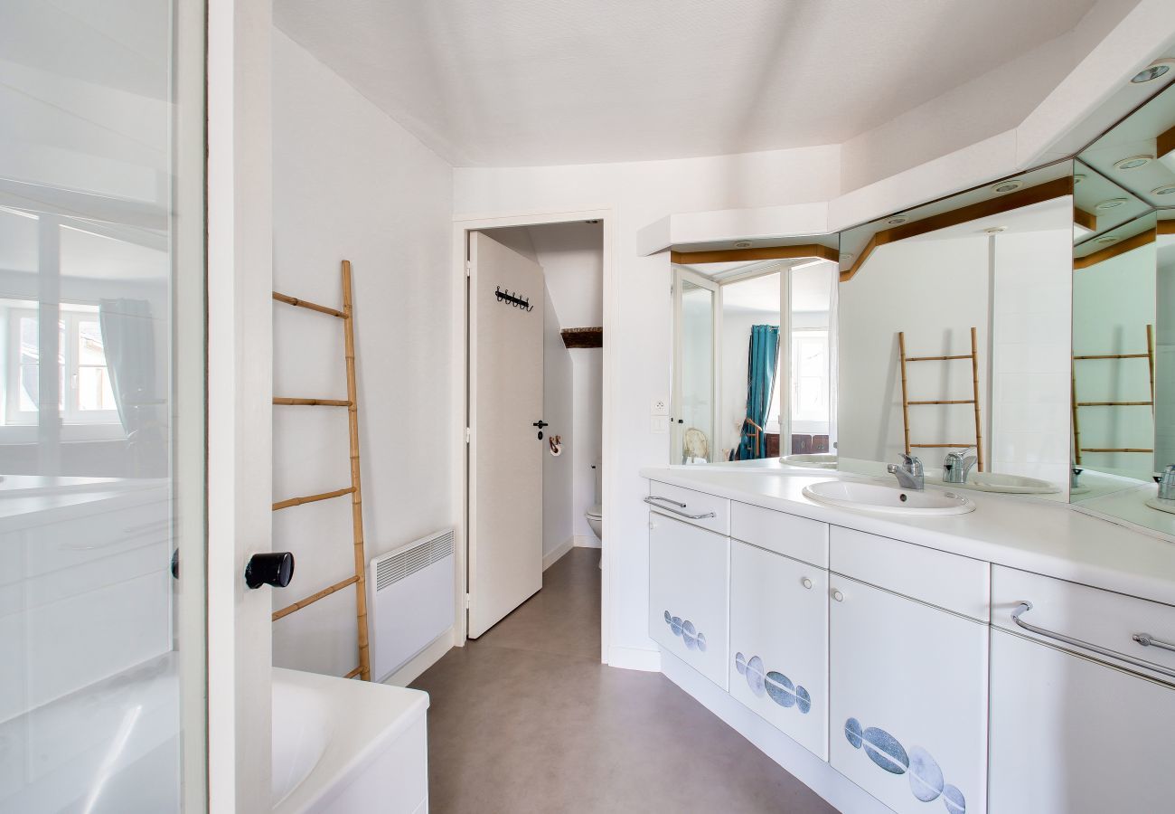 Apartment in Nantes - Nantes Downtown, Big flat for 2 under the roof