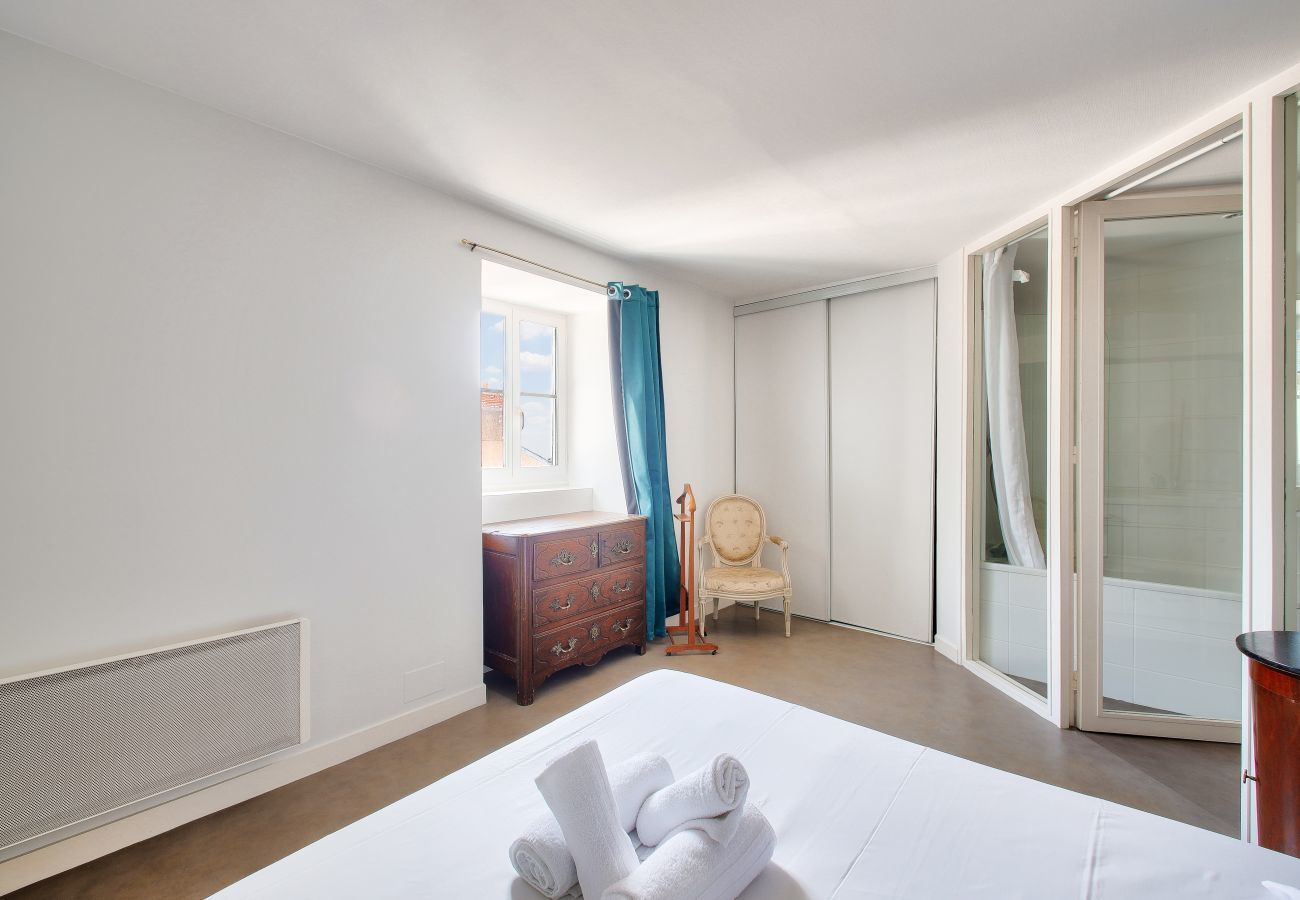 Apartment in Nantes - Nantes Downtown, Big flat for 2 under the roof