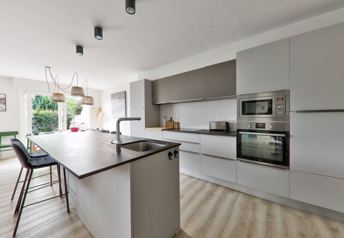 House in Arzon - 250m from the beach - Big house for 8