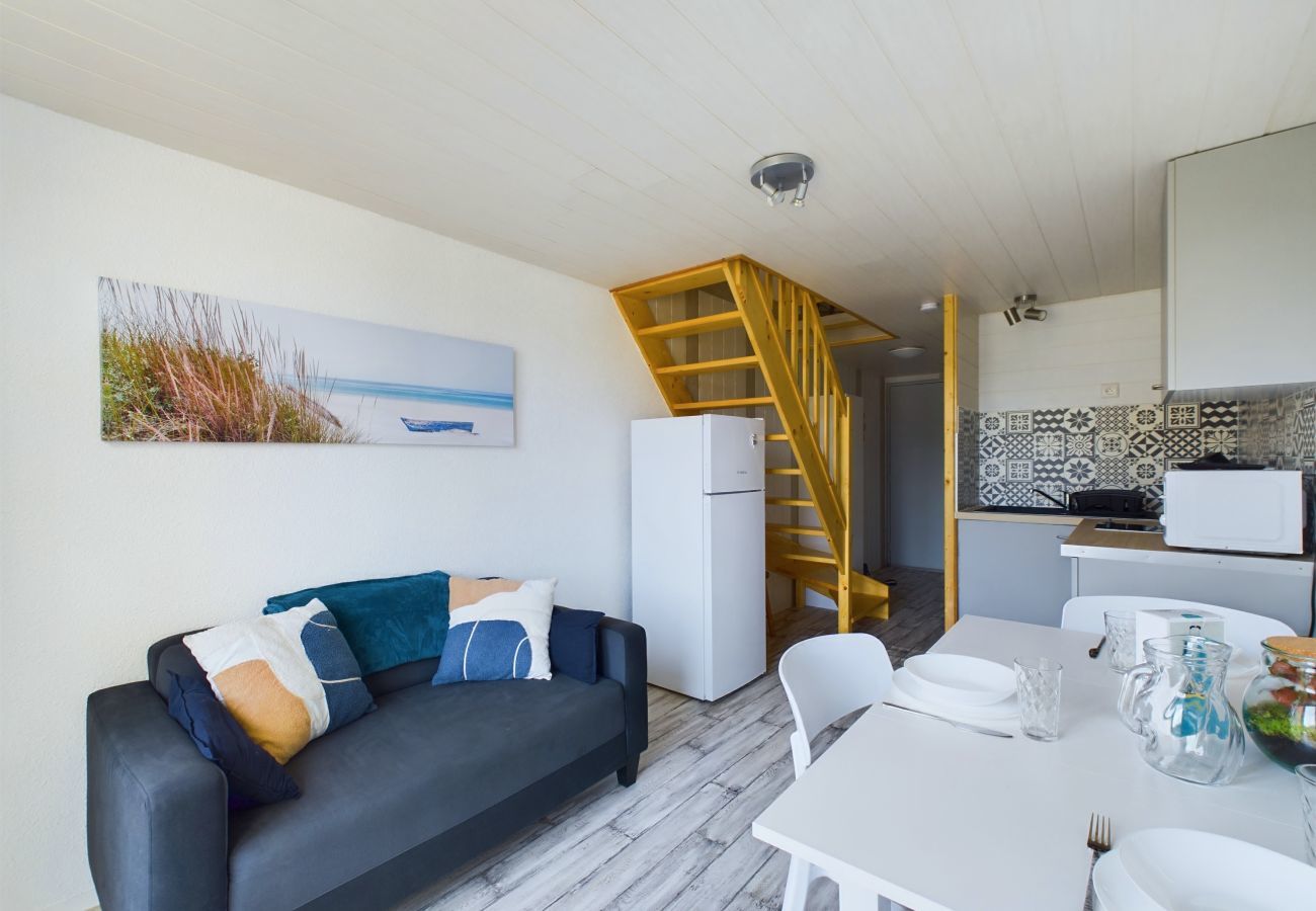 Apartment in Saint-Hilaire-de-Riez - 150m from the Corniche, mezzanine flat for 4