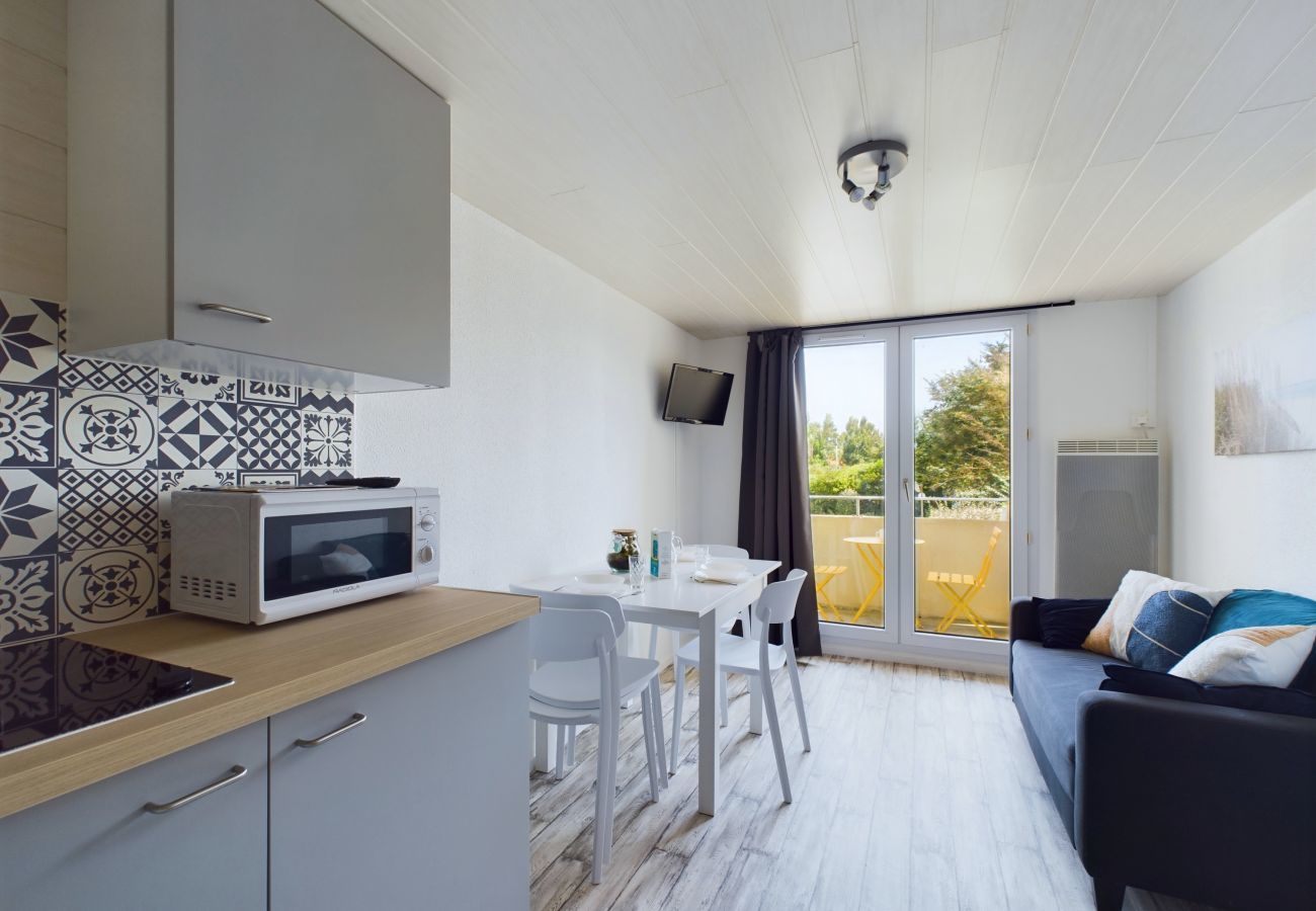 Apartment in Saint-Hilaire-de-Riez - 150m from the Corniche, mezzanine flat for 4
