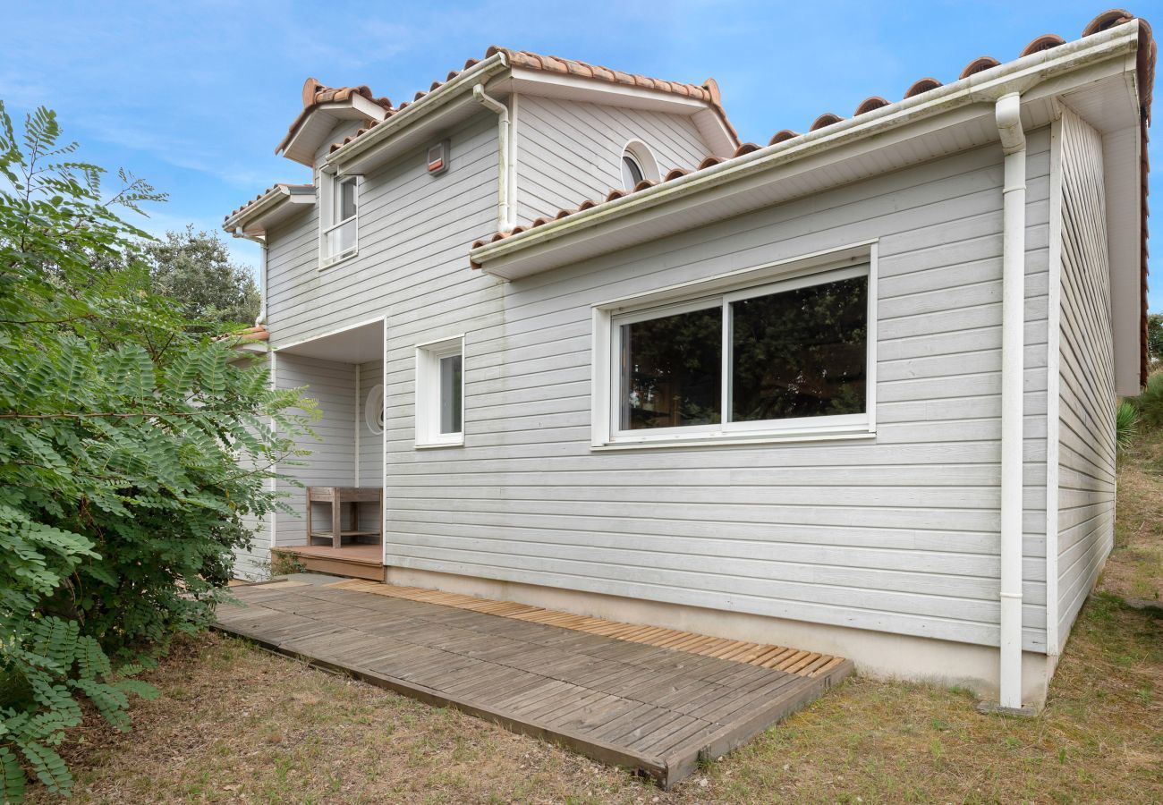 House in Saint-Michel-Chef-Chef - House for 8 people - 300m from the beach