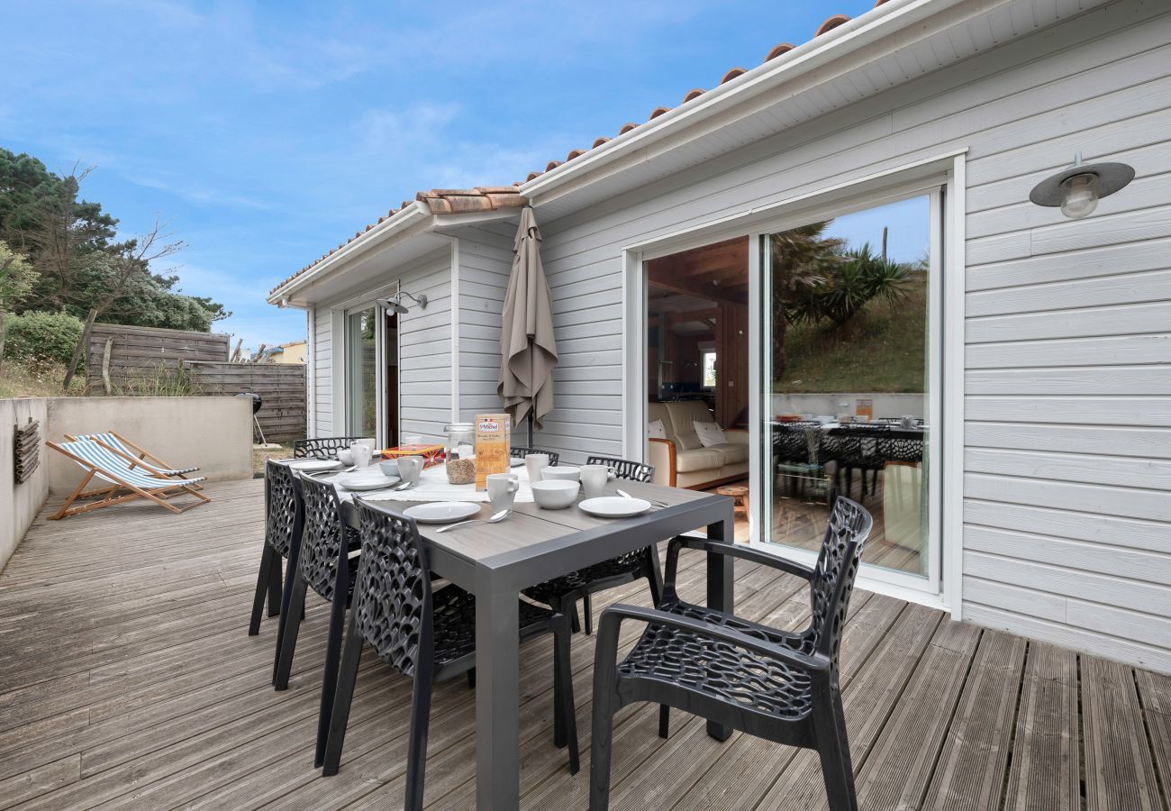 House in Saint-Michel-Chef-Chef - House for 8 people - 300m from the beach