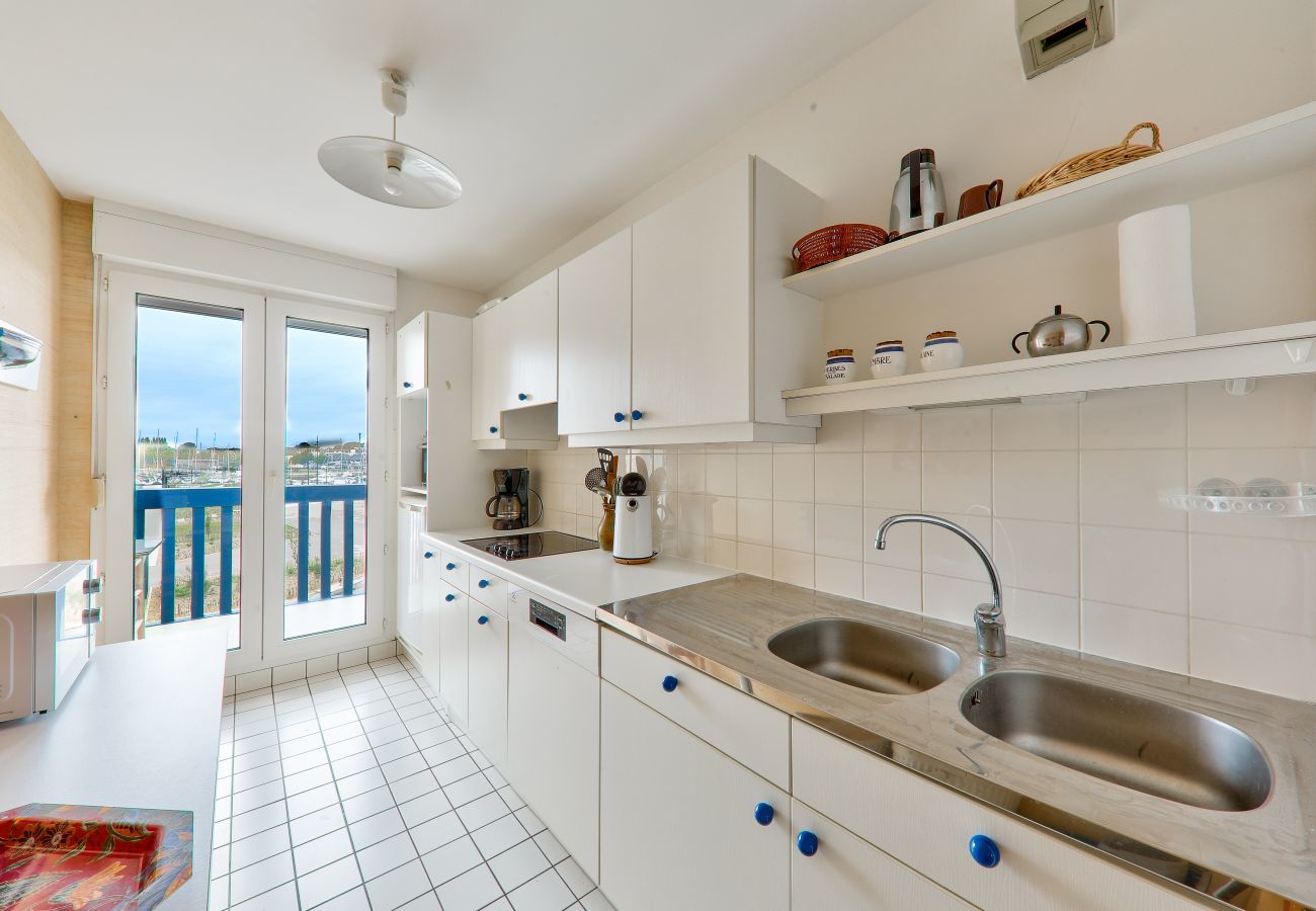 Apartment in Arzon - Crouesty Harbor, flat with a pool for 4