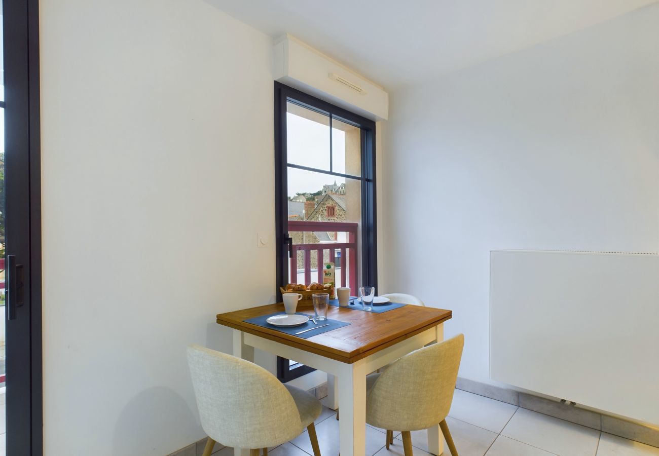 Apartment in Pléneuf-Val-André - Apartment for 2 - 50 m from Val André beach