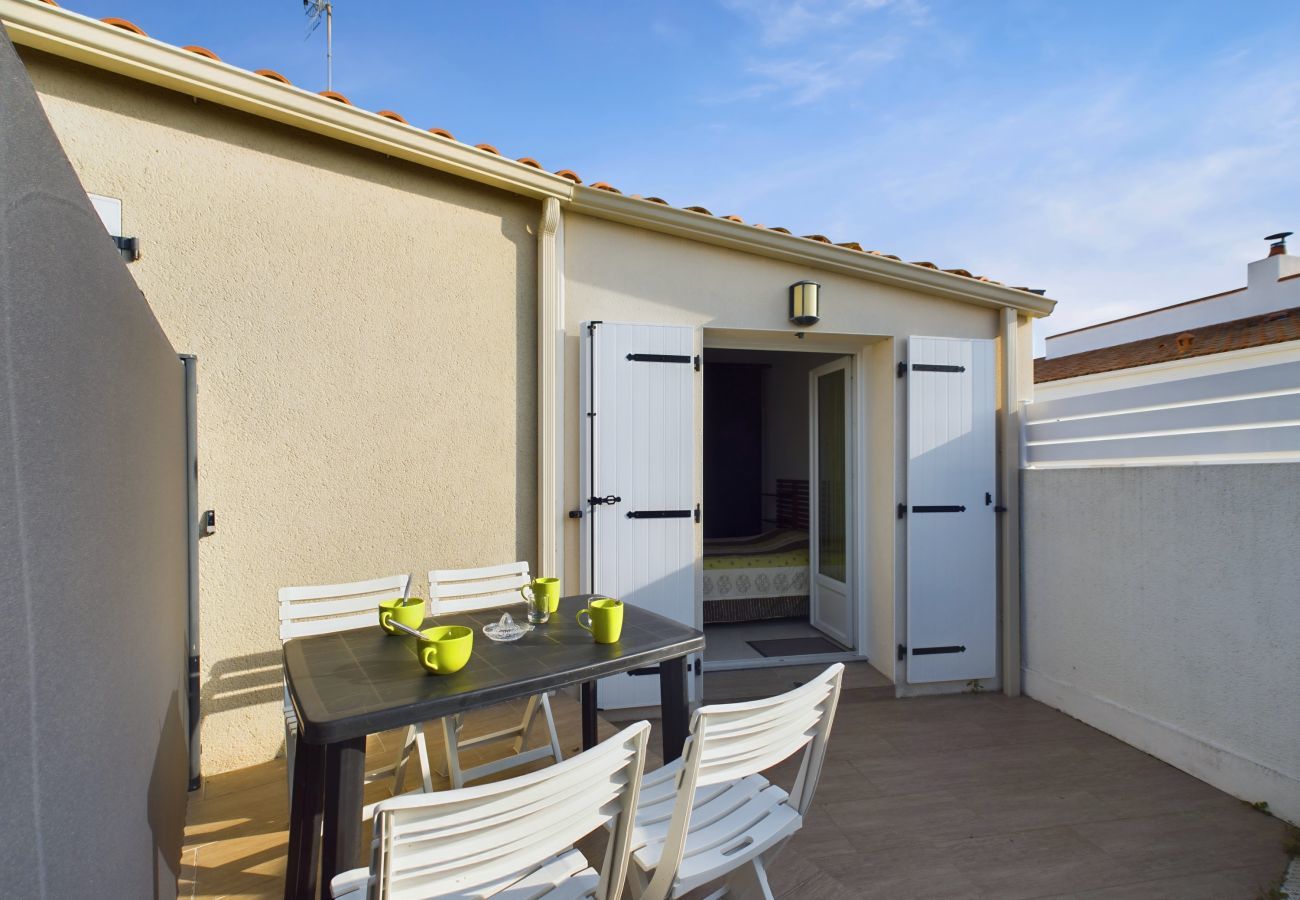 Terraced House in Saint-Hilaire-de-Riez - House for 4 between beaches and salt marshes