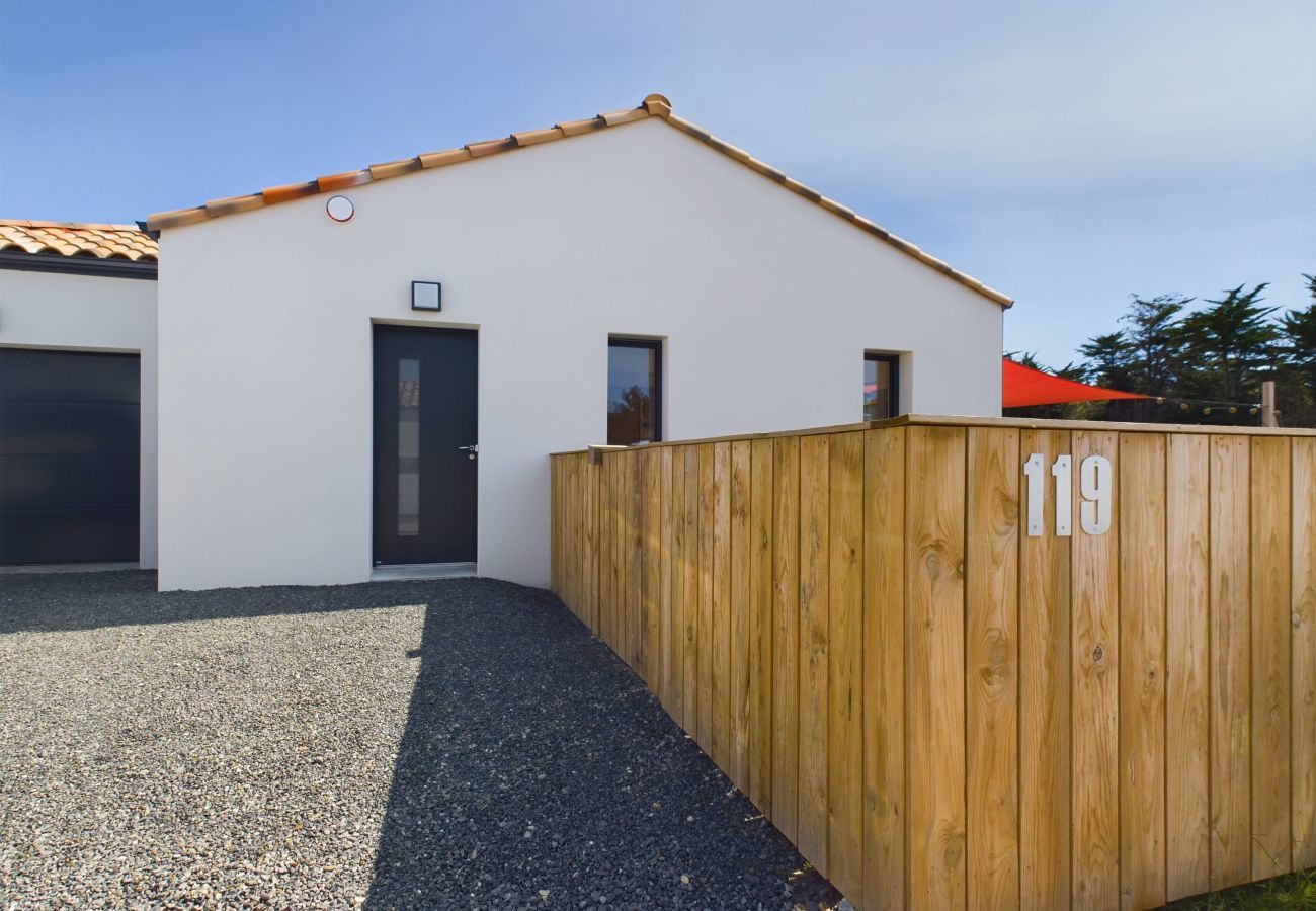 House in Saint-Hilaire-de-Riez - House for 7 with a pool (6 adults maximum)