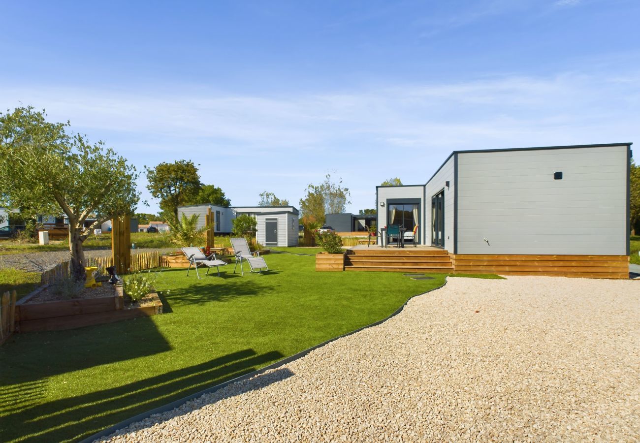 Chalet in Saint-Gilles-Croix-de-Vie - Cottage for 4  - 900m from the beach - Pool
