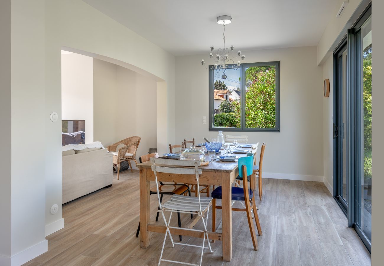 House in Mesquer - 300m from the beach, house for 9 adults and 3 kids