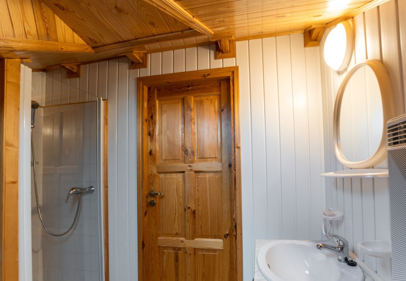 Chalet in Le Dévoluy - 400m from the slopes, comfortable chalet for 10