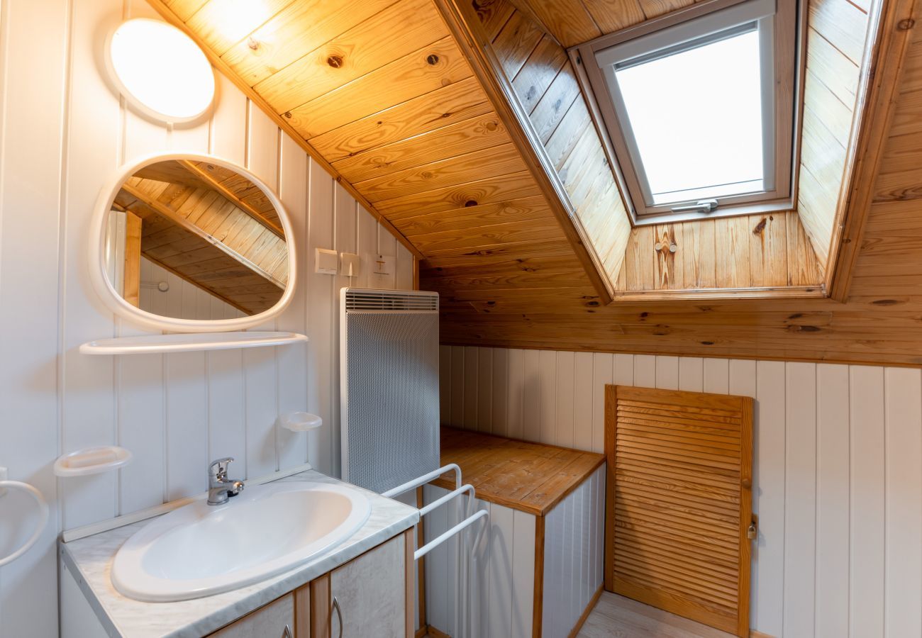 Chalet in Le Dévoluy - 400m from the slopes, comfortable chalet for 10