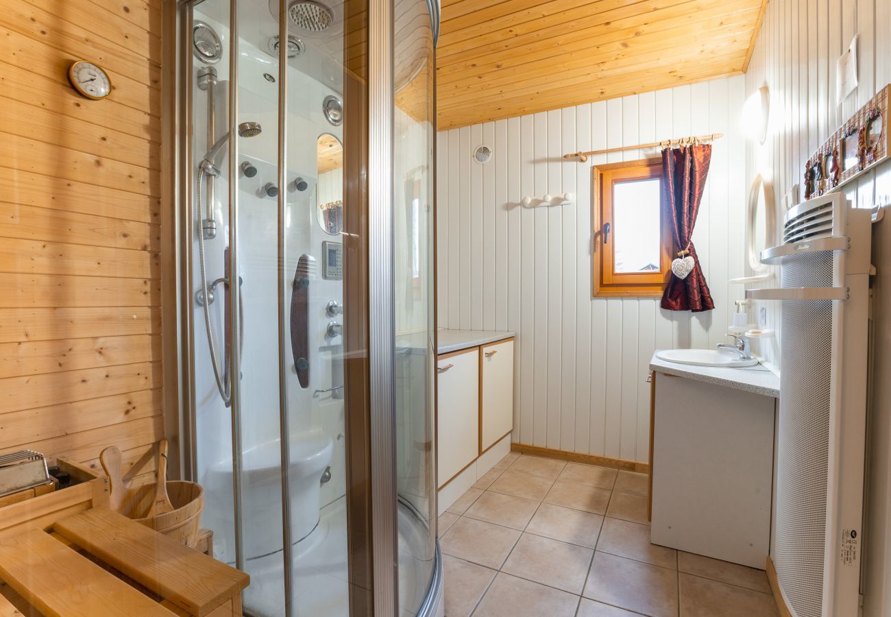 Chalet in Le Dévoluy - 400m from the slopes, comfortable chalet for 10