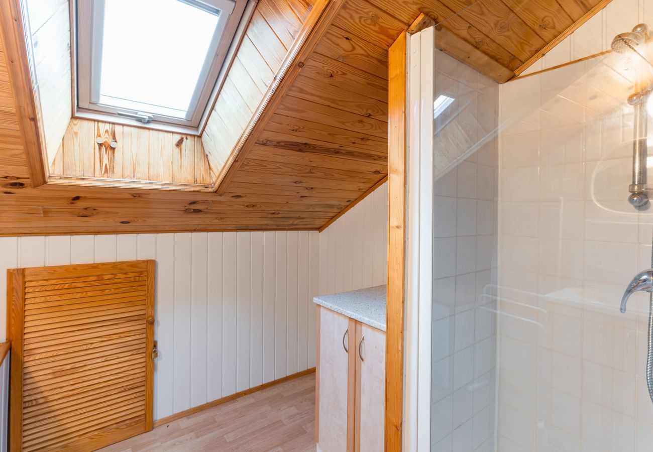 Chalet in Le Dévoluy - 400m from the slopes, comfortable chalet for 10