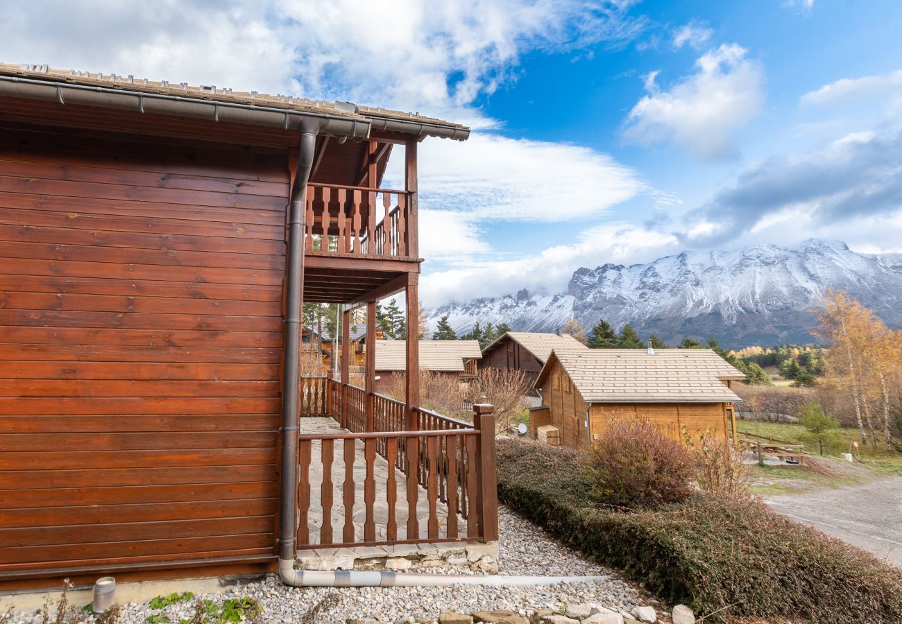 Chalet in Le Dévoluy - 400m from the slopes, comfortable chalet for 10
