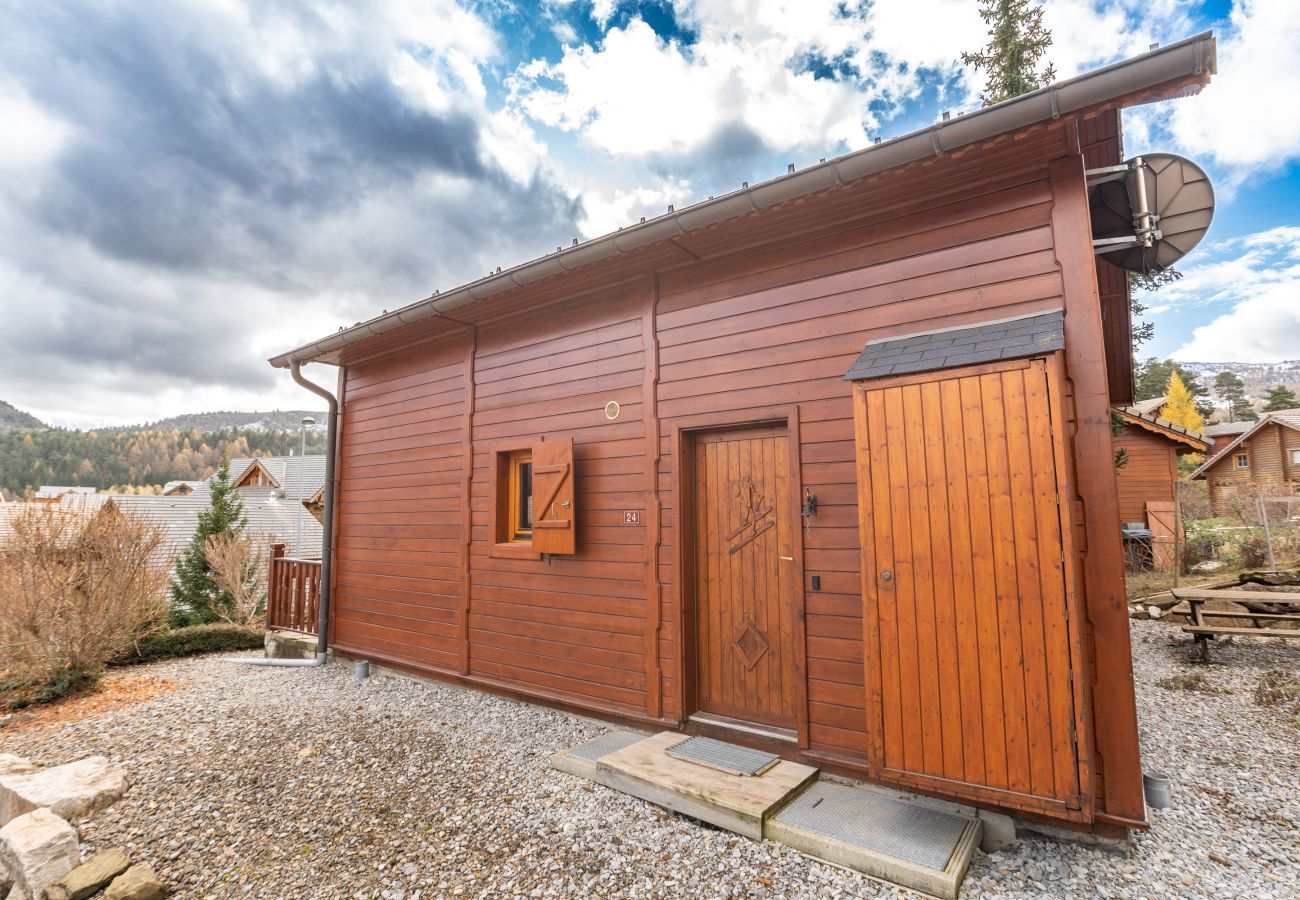 Chalet in Le Dévoluy - 400m from the slopes, comfortable chalet for 10