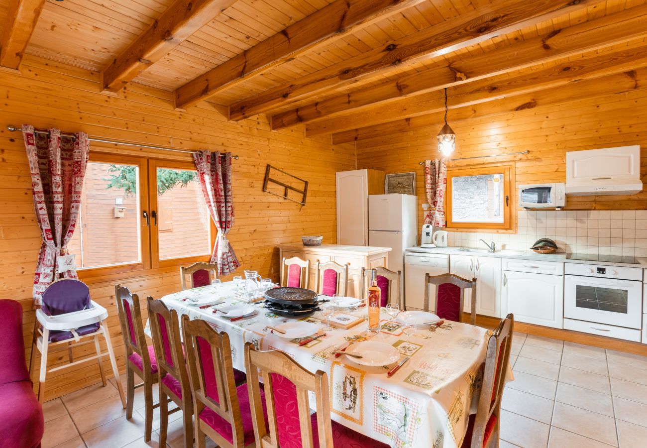 Chalet in Le Dévoluy - 400m from the slopes, comfortable chalet for 10
