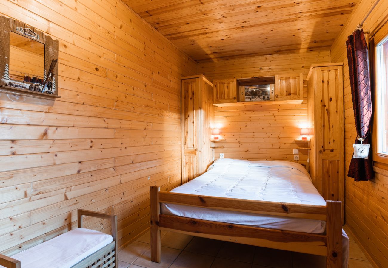 Chalet in Le Dévoluy - 400m from the slopes, comfortable chalet for 10