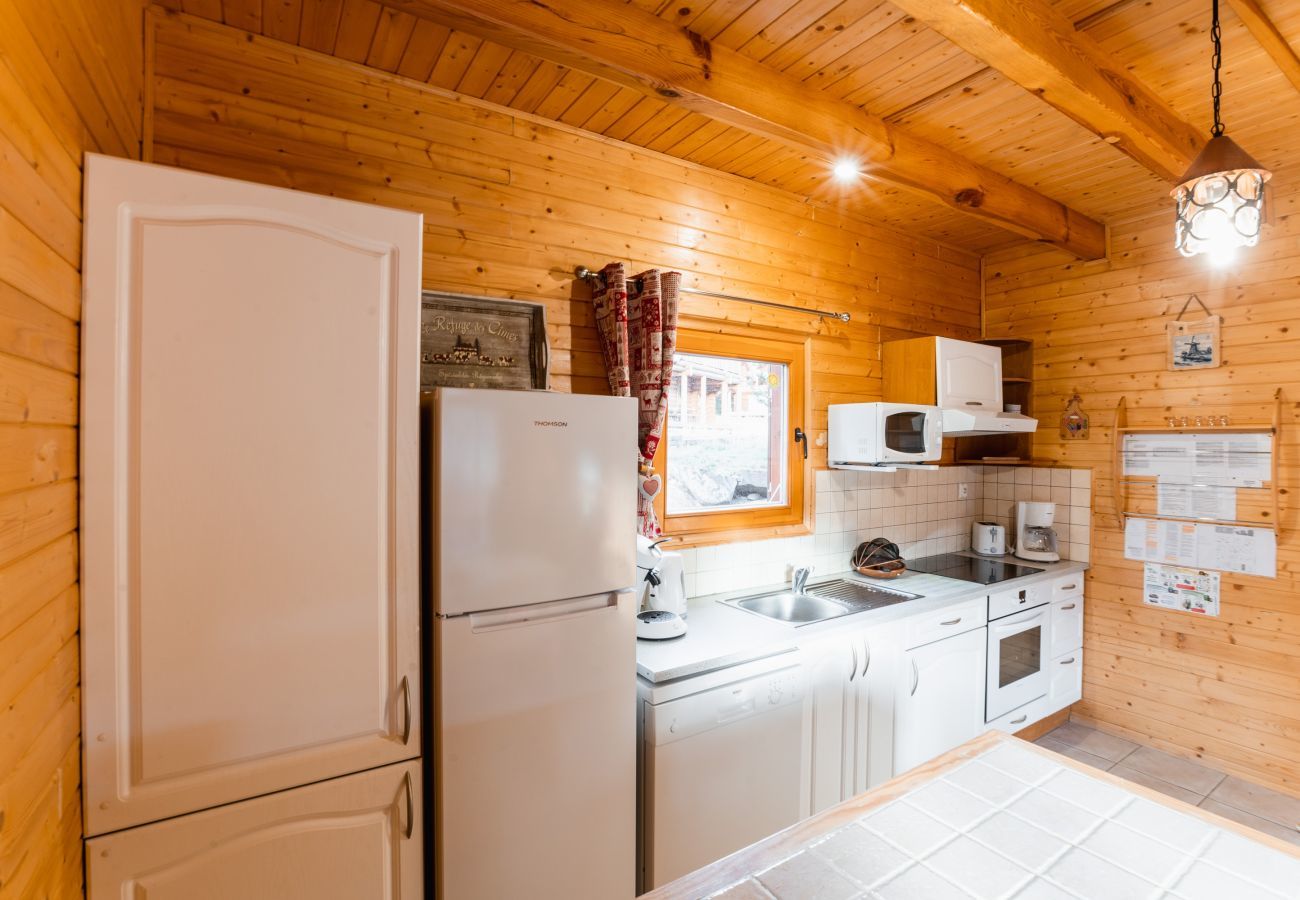 Chalet in Le Dévoluy - 400m from the slopes, comfortable chalet for 10