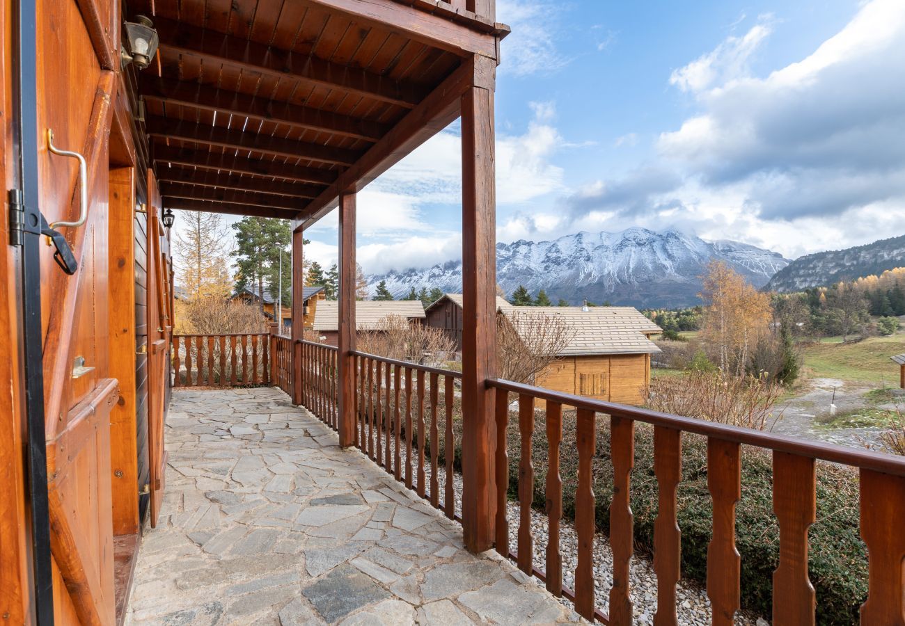 Chalet in Le Dévoluy - 400m from the slopes, comfortable chalet for 10