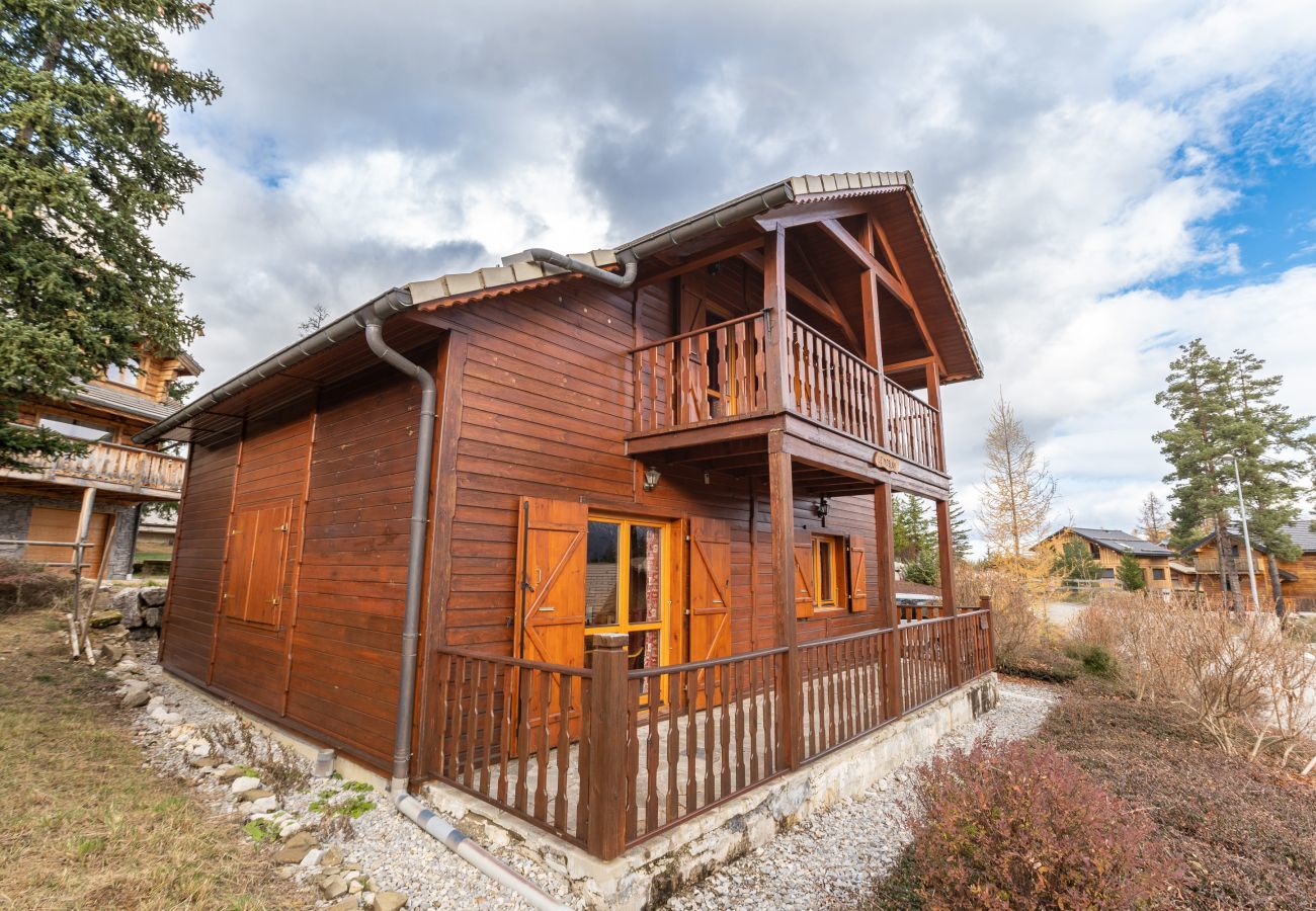 Chalet in Le Dévoluy - 400m from the slopes, comfortable chalet for 10