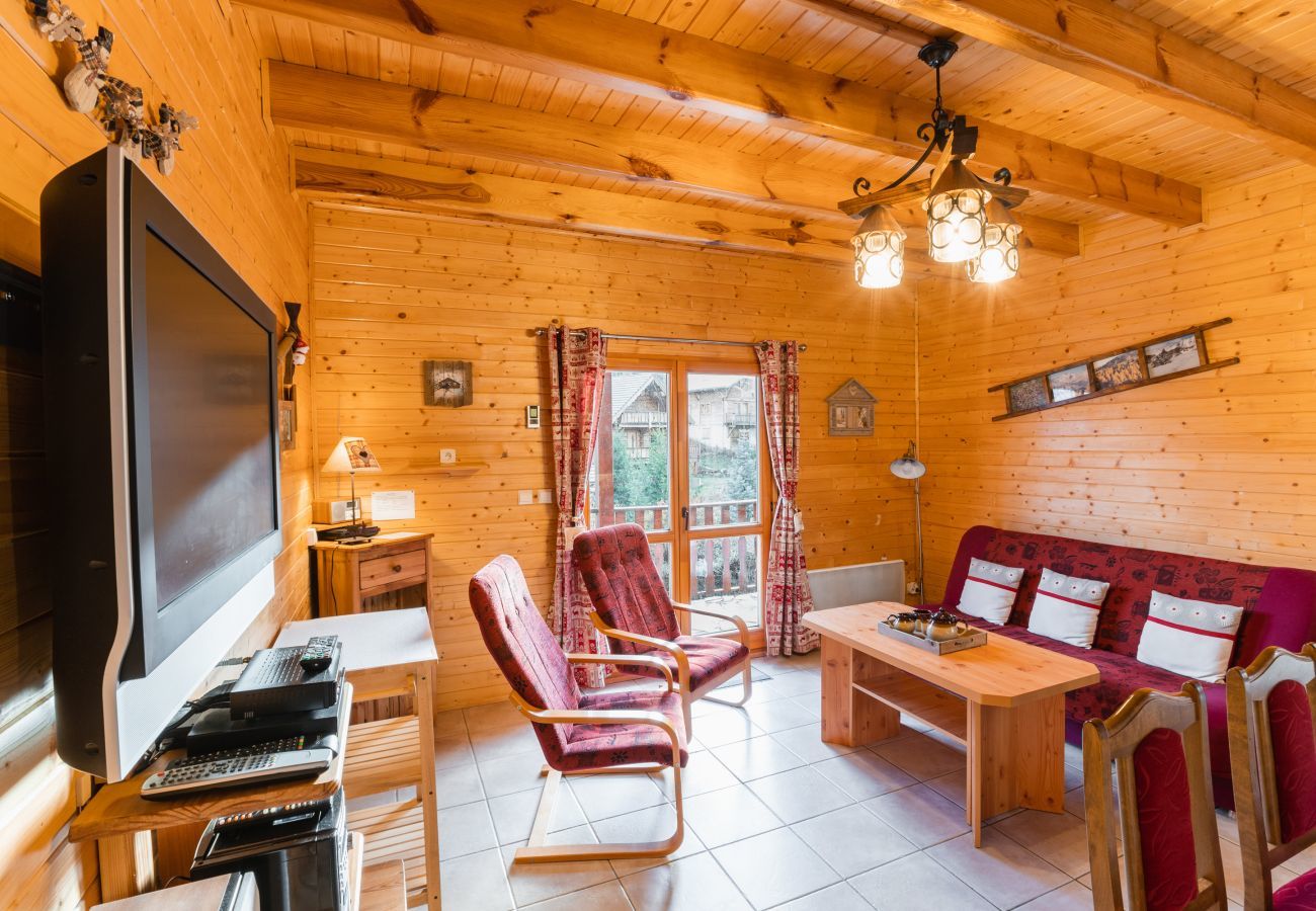 Chalet in Le Dévoluy - 400m from the slopes, comfortable chalet for 10