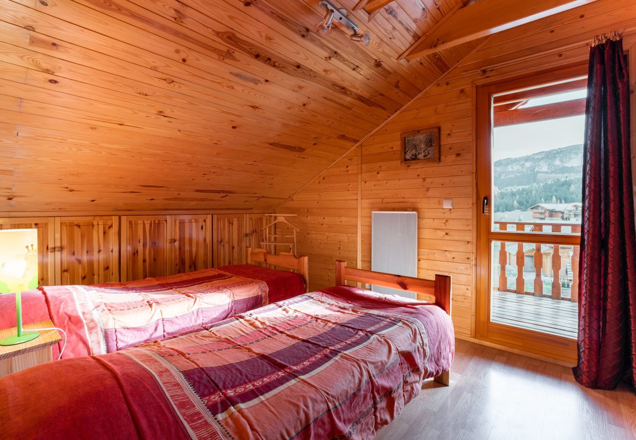 Chalet in Le Dévoluy - 400m from the slopes, comfortable chalet for 10