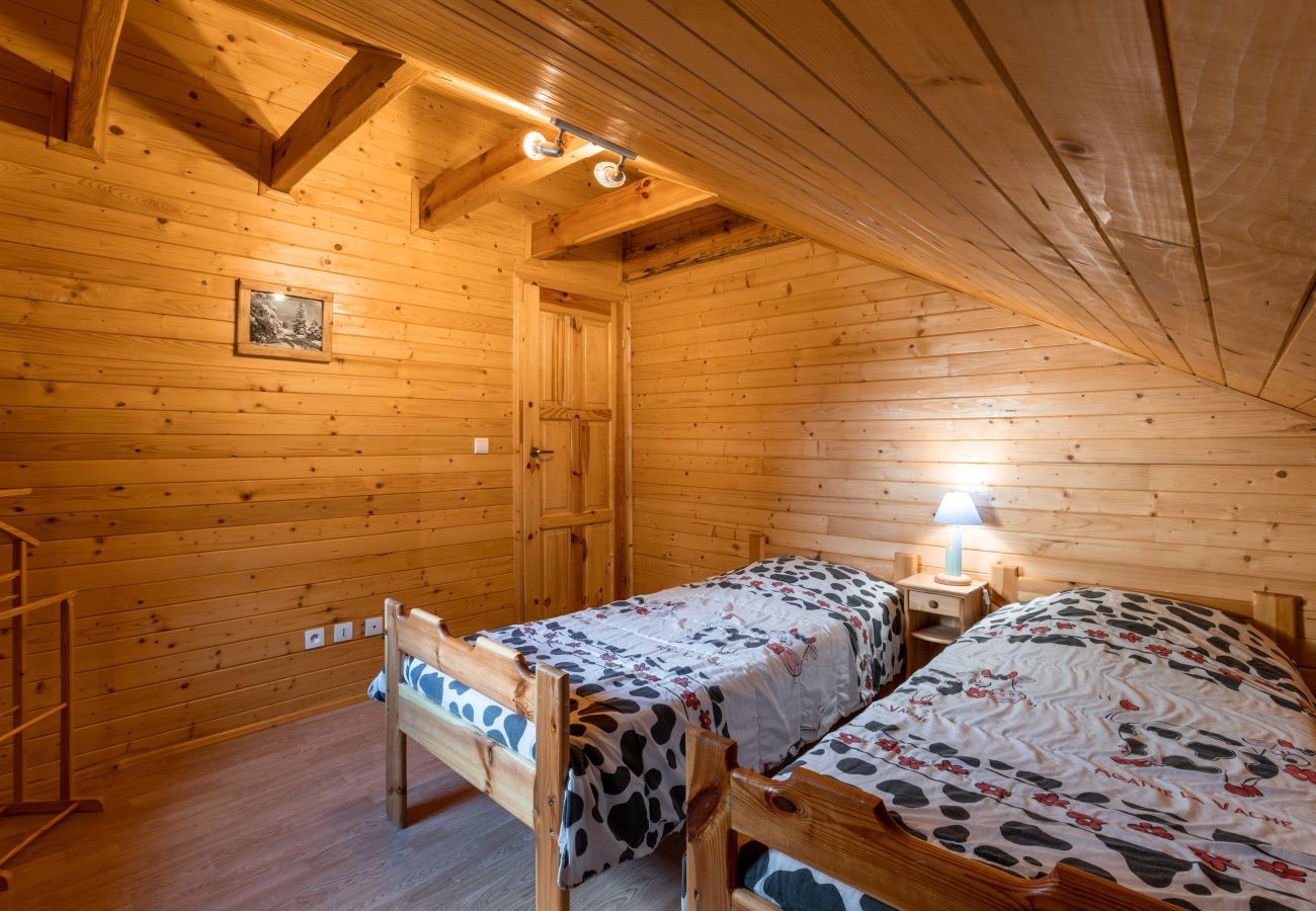 Chalet in Le Dévoluy - 400m from the slopes, comfortable chalet for 10