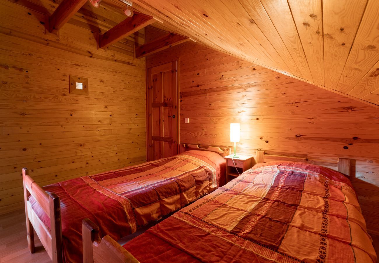 Chalet in Le Dévoluy - 400m from the slopes, comfortable chalet for 10