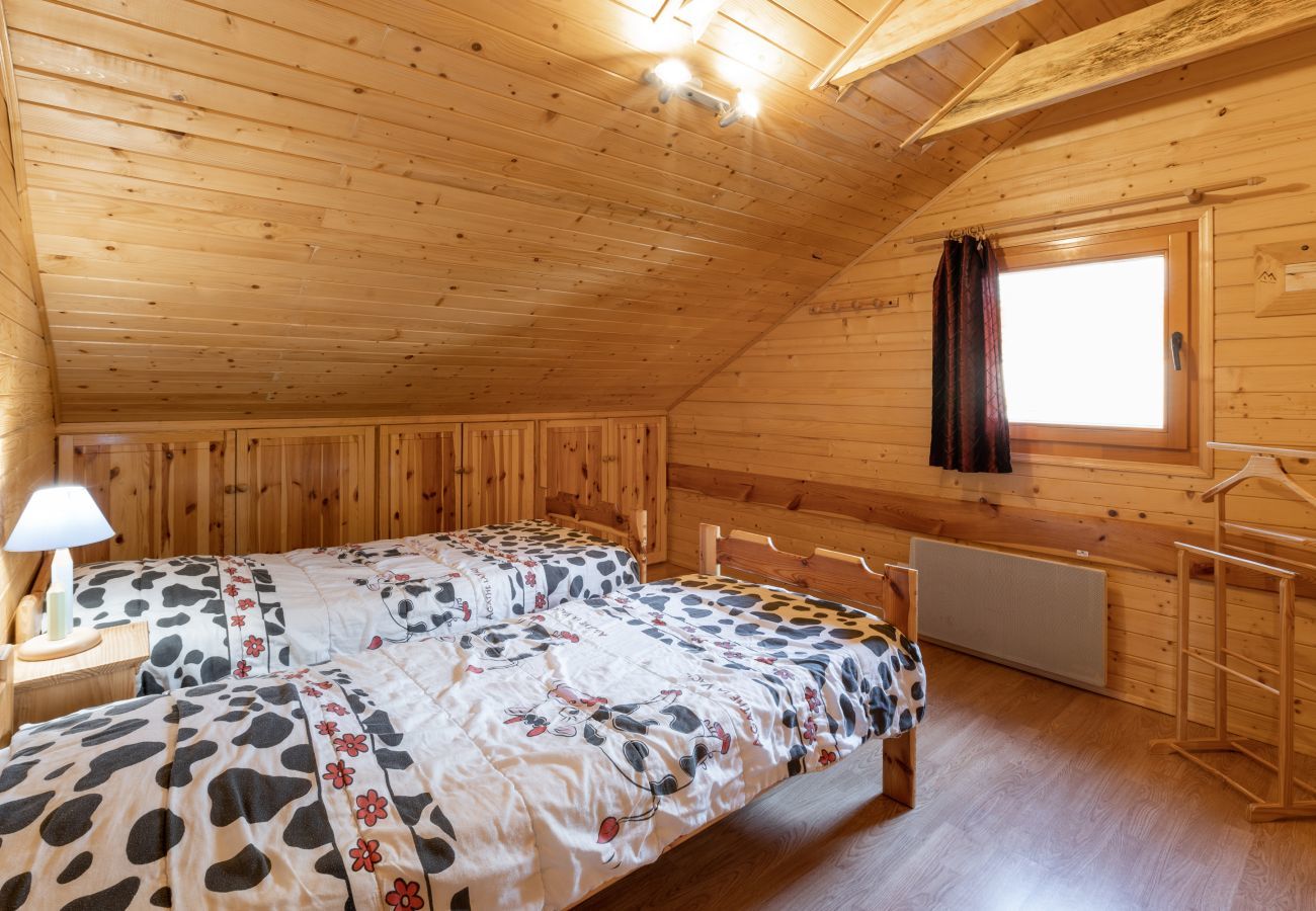 Chalet in Le Dévoluy - 400m from the slopes, comfortable chalet for 10