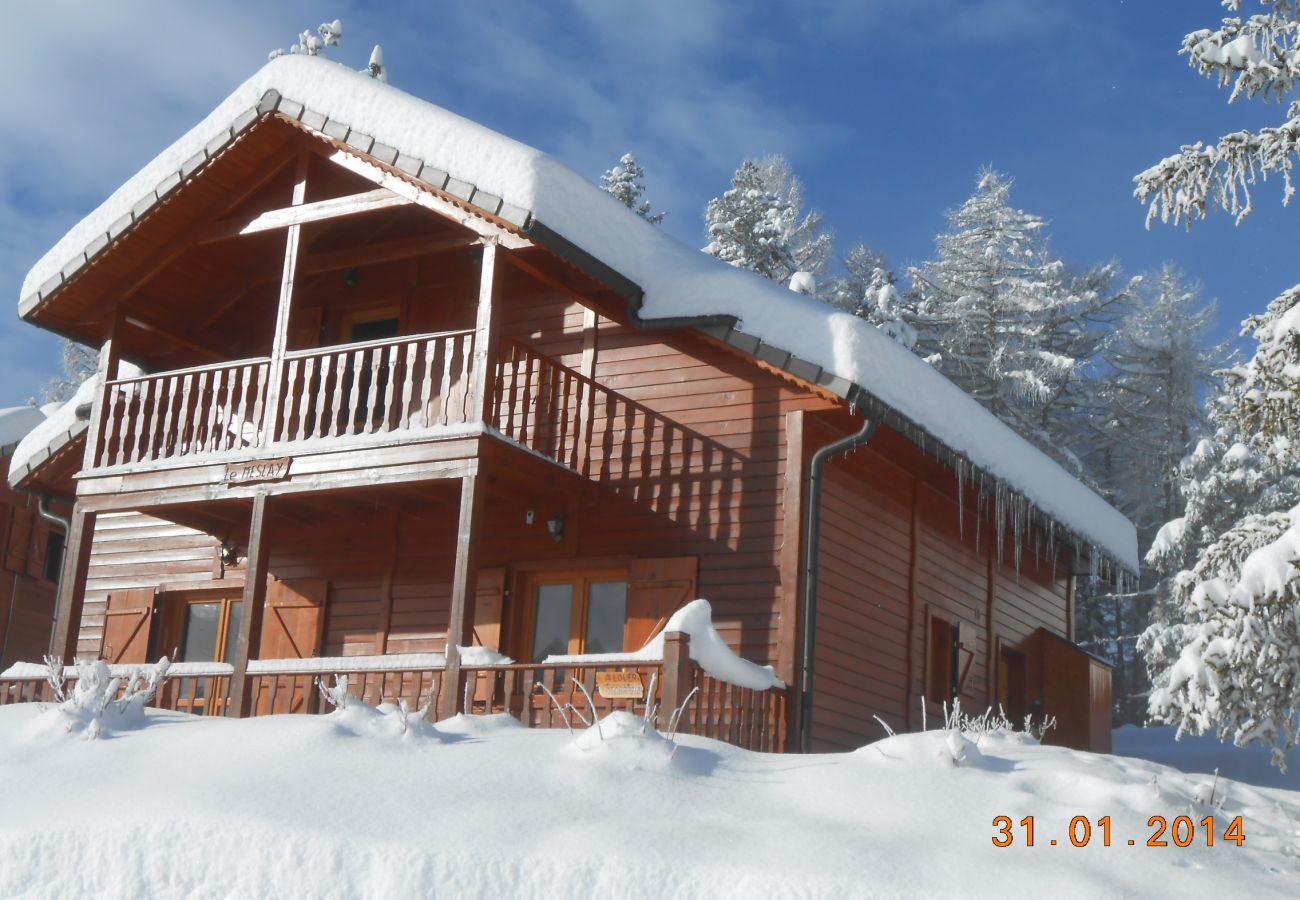 Chalet in Le Dévoluy - 400m from the slopes, comfortable chalet for 10