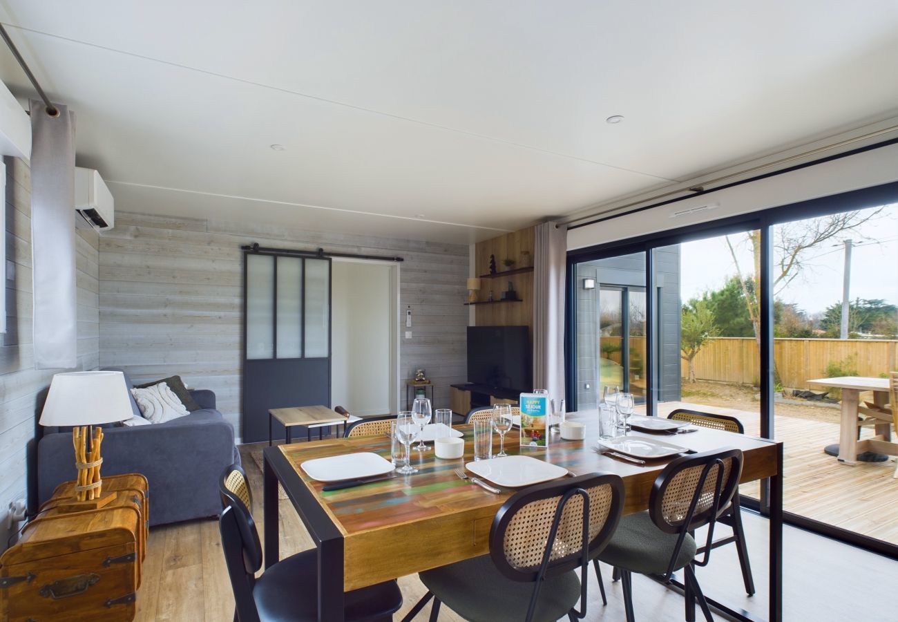 Chalet in Saint-Gilles-Croix-de-Vie - Chalet for 6- Heated swimming pool all year round