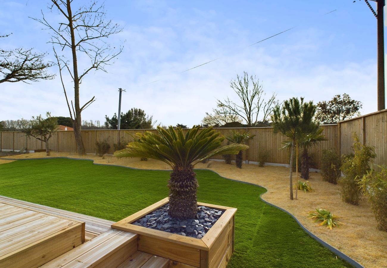 Chalet in Saint-Gilles-Croix-de-Vie - Chalet for 6- Heated swimming pool all year round