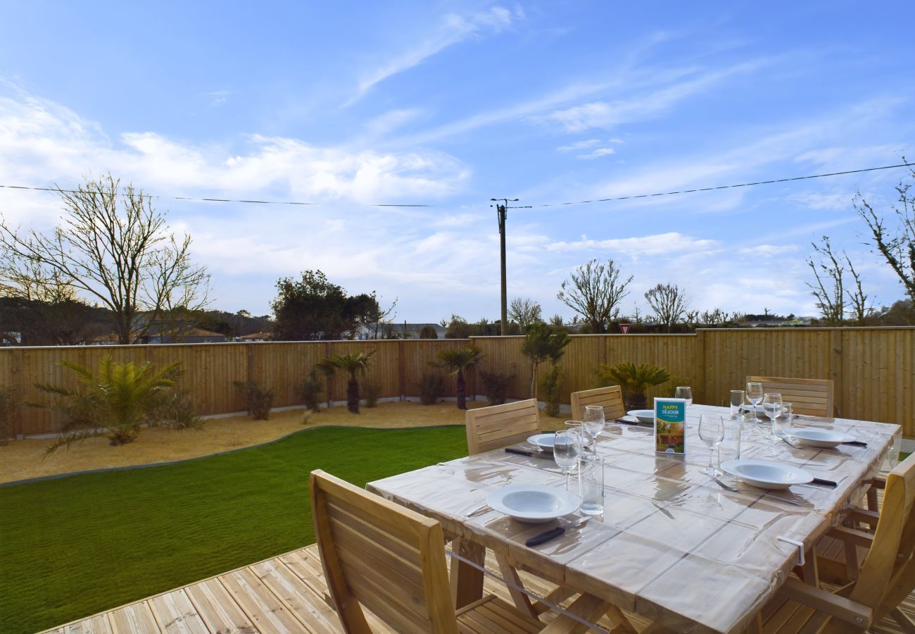 Chalet in Saint-Gilles-Croix-de-Vie - Chalet for 6- Heated swimming pool all year round