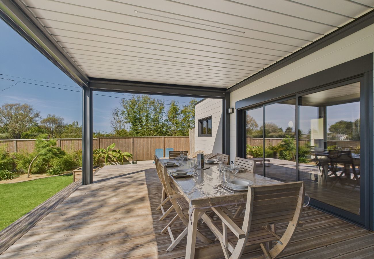 Chalet in Saint-Gilles-Croix-de-Vie - Chalet for 6- Heated swimming pool all year round