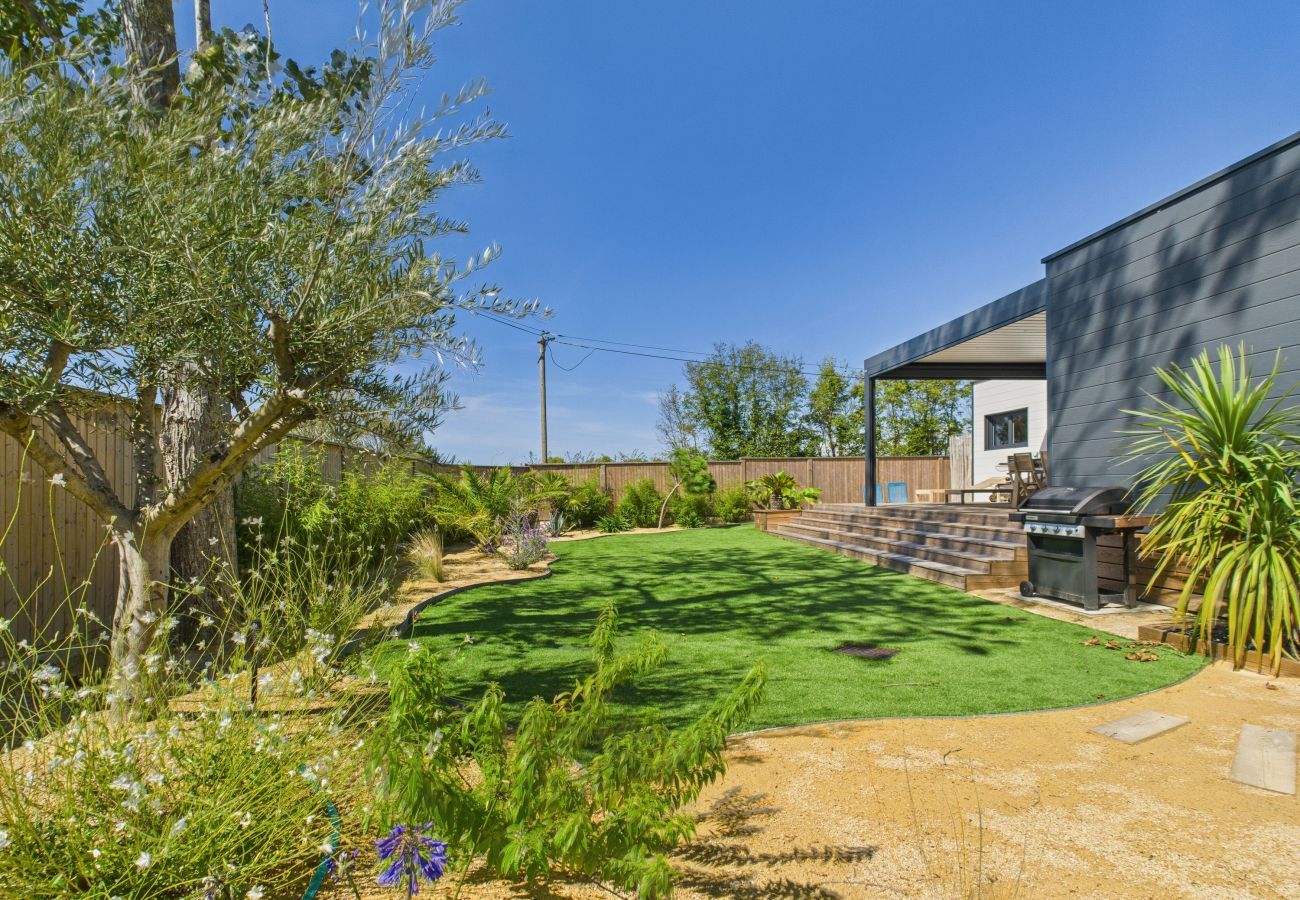 Chalet in Saint-Gilles-Croix-de-Vie - Chalet for 6- Heated swimming pool all year round