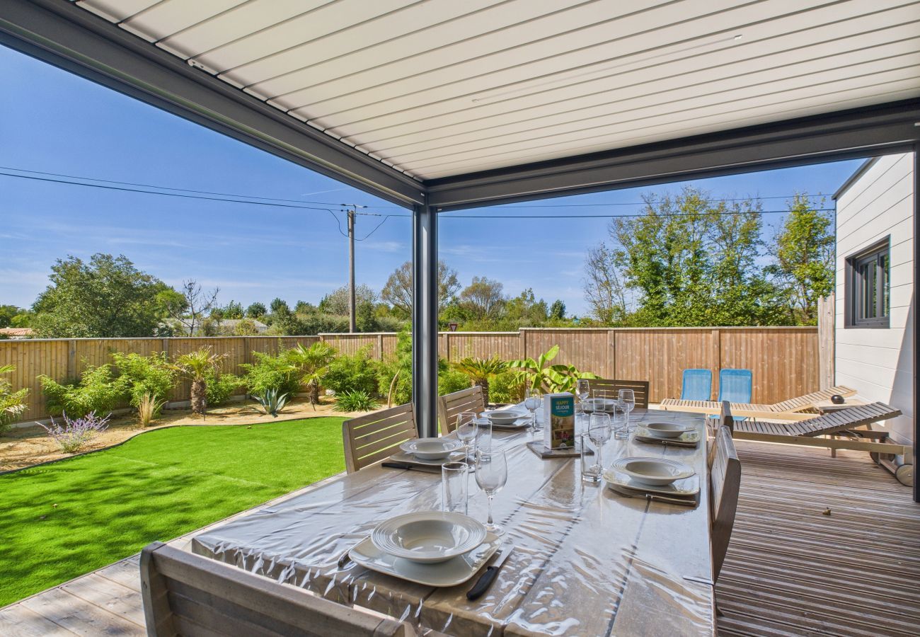 Chalet in Saint-Gilles-Croix-de-Vie - Chalet for 6- Heated swimming pool all year round
