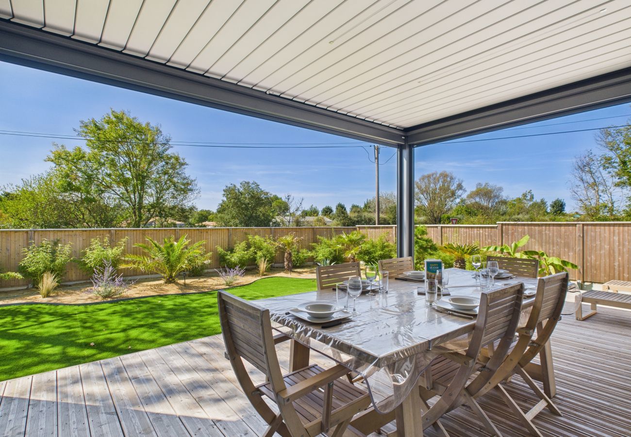 Chalet in Saint-Gilles-Croix-de-Vie - Chalet for 6- Heated swimming pool all year round