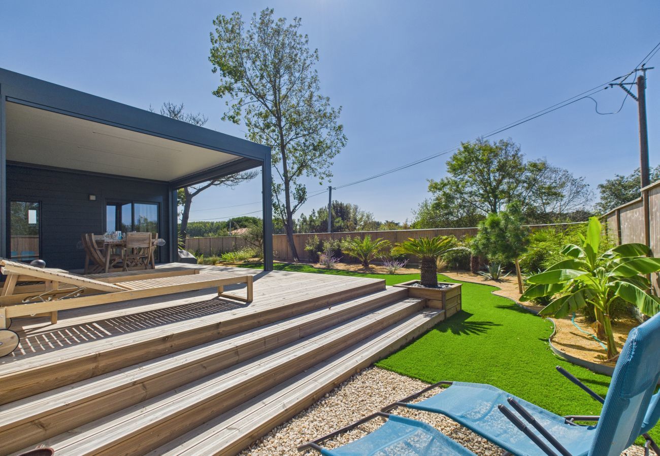 Chalet in Saint-Gilles-Croix-de-Vie - Chalet for 6- Heated swimming pool all year round