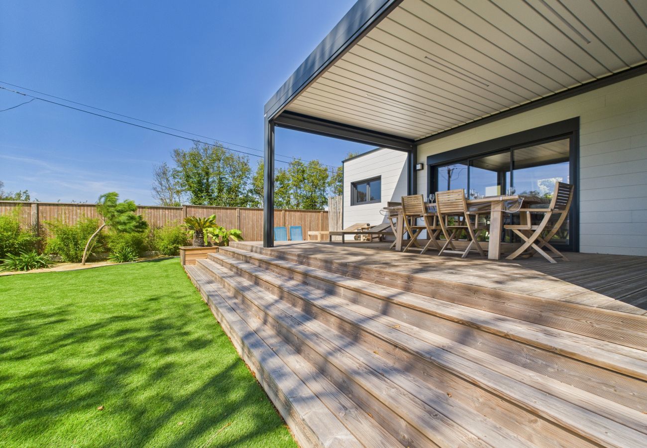 Chalet in Saint-Gilles-Croix-de-Vie - Chalet for 6- Heated swimming pool all year round